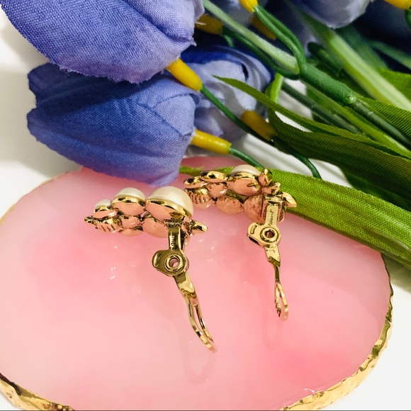 🌹Vintage Monet Gold crystal Pearl clip earring - Picture 16 of 17